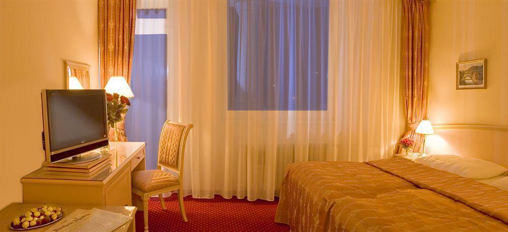 Interhotel Central Karlovy Vary Extérieur photo