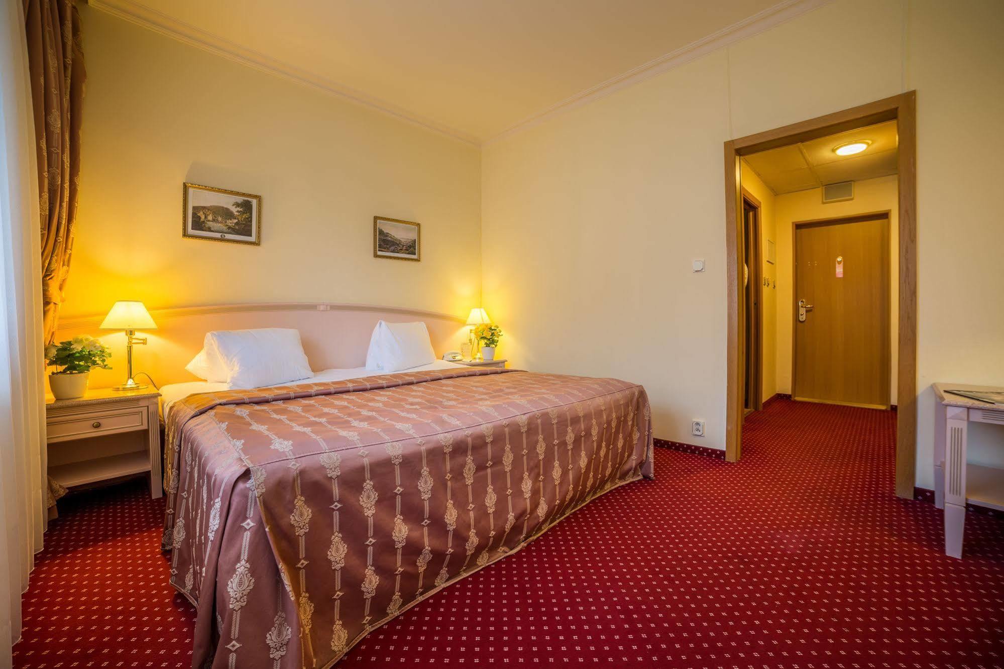 Interhotel Central Karlovy Vary Extérieur photo