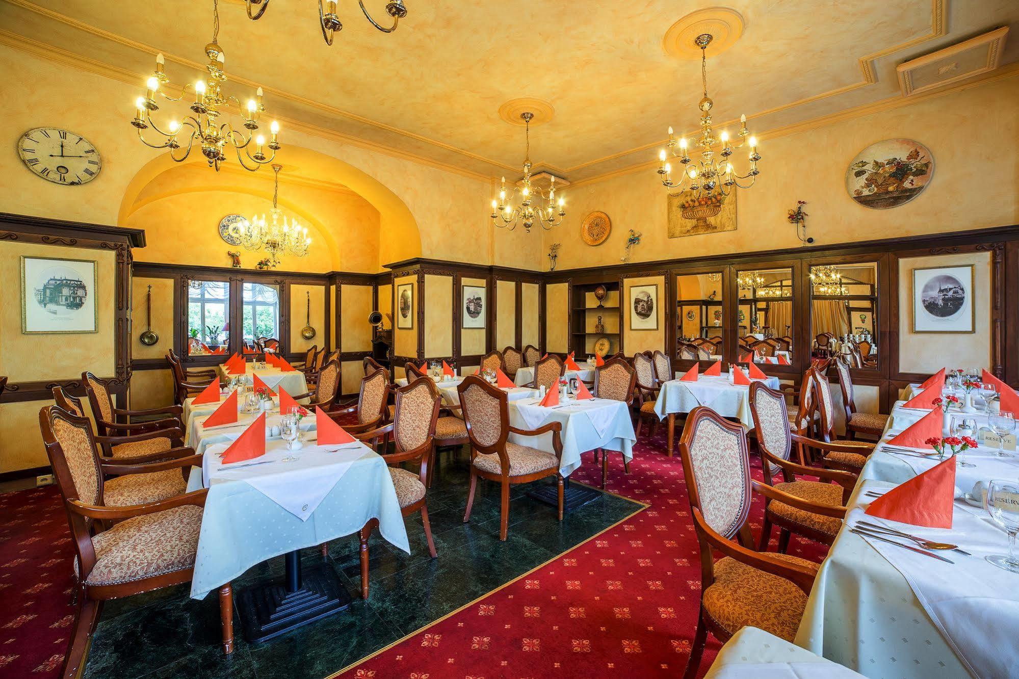 Interhotel Central Karlovy Vary Extérieur photo