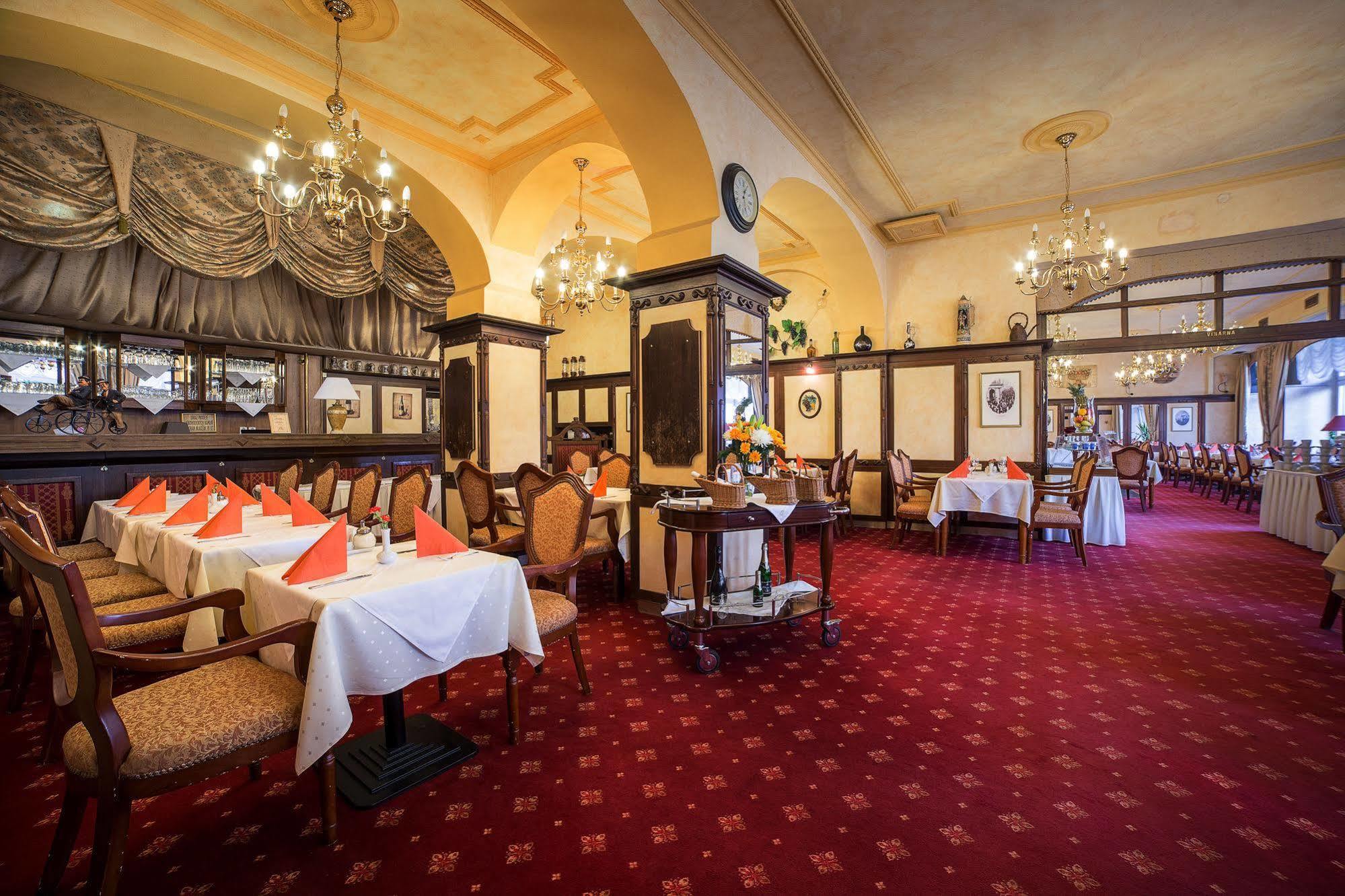 Interhotel Central Karlovy Vary Extérieur photo