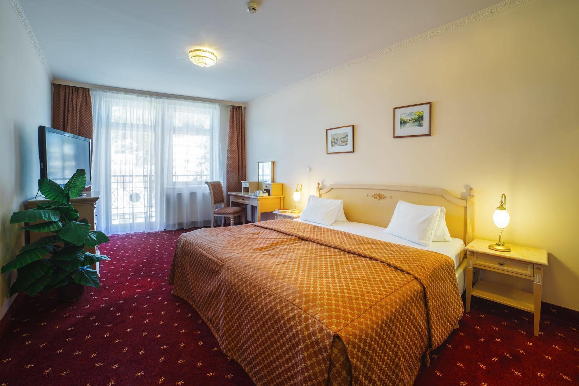 Interhotel Central Karlovy Vary Extérieur photo